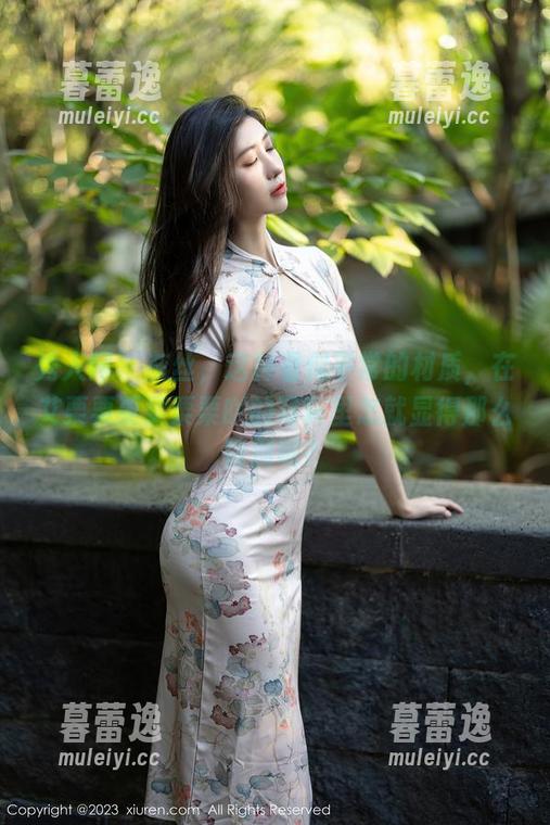 秀人网 - 灰丝，这种看似平常的材质，在艾栗栗栗栗栗栗吖的写真里怎就显得那么特别呢？