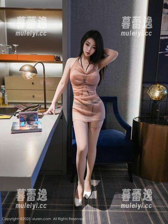 秀人网 - 女王在此！芝芝booty图集：快来见见这位不走寻常路的统治者！