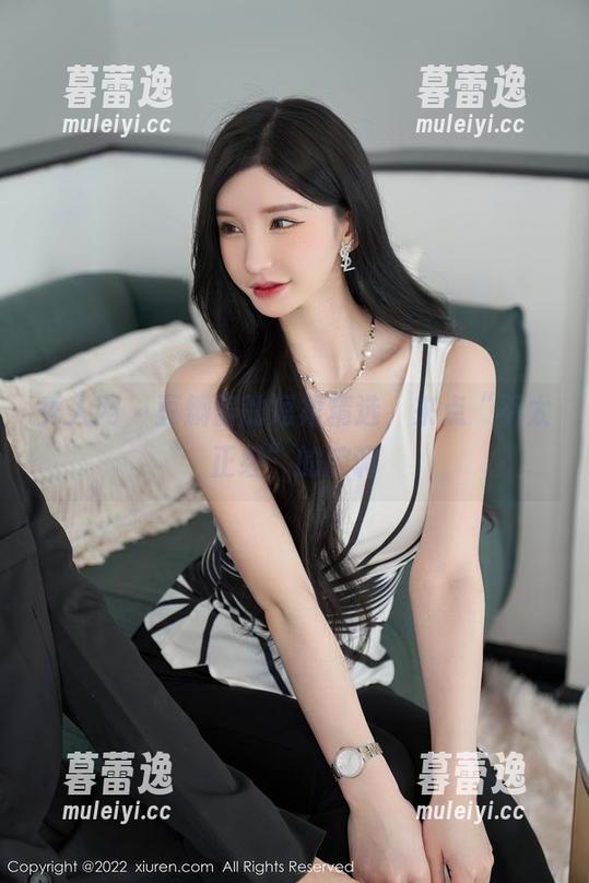 秀人网 - 豆瓣酱的短裙精选，来点“不太正经”的腔调