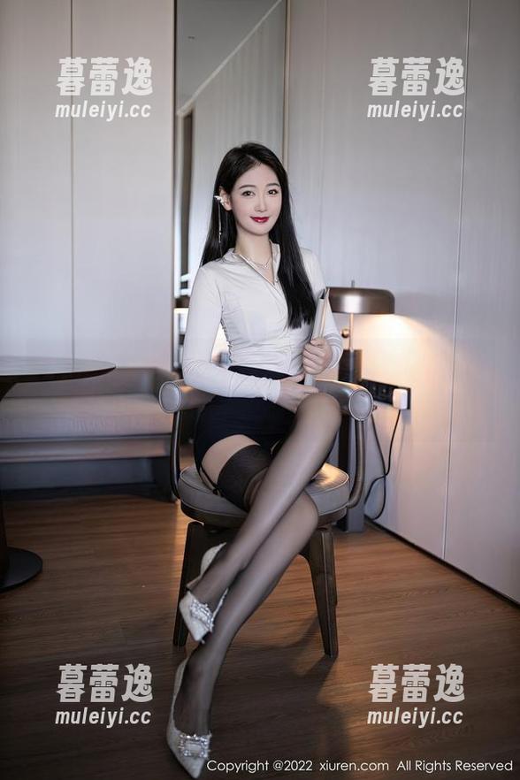 秀人网 - 软情的短裙式微风，作品集下手，带来一簇芬芳，不下载怎么忍心？