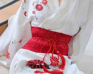 秀人网 – 金妍兮的双人套图里，你能认出哪个是主角，哪个是冷场王？