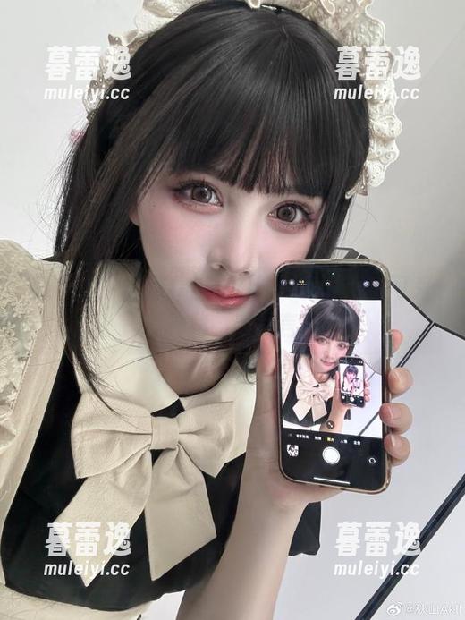 从美图中窥探秋山AkI的“女孩”：可爱、神秘、难以言喻