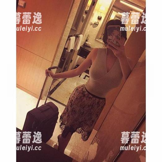 微密圈 - 就这，童小芯散图的更新，表面模糊但潜藏的细节真让人“遐想”。