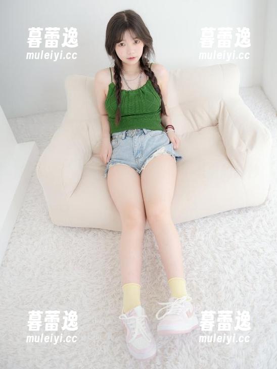 紧急企划 - 在小婕的套图中，恶魔的眼神一言不发就能击中！