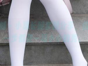 紧急企划 – 小恩长腿套图分享，仿佛每走一步都是一场小小的秀。