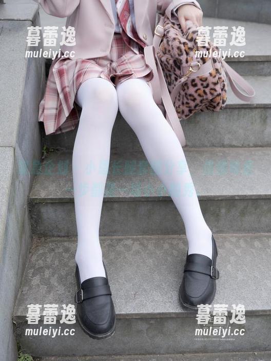 紧急企划 - 小恩长腿套图分享，仿佛每走一步都是一场小小的秀。