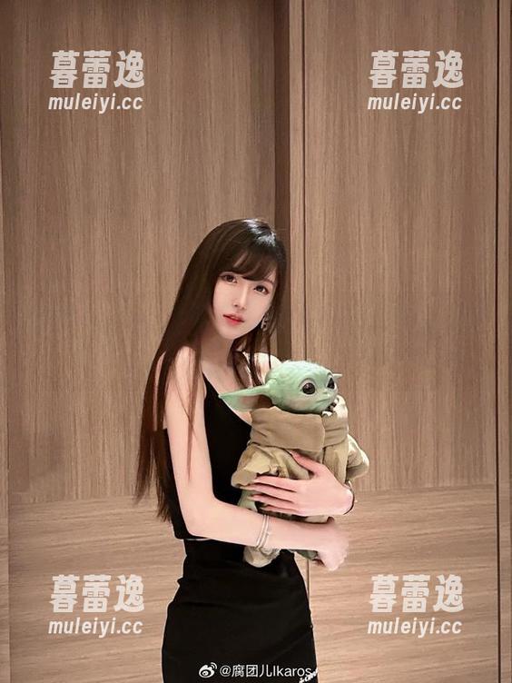 腐团儿Ikaros带来的霞之丘诗羽合集，图片质量杠杠的！