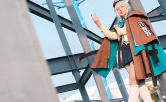 最新写真：蓝小沂KiKi在夏日的“无奈”表情