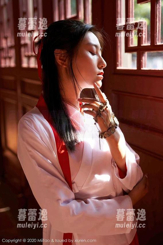 蜜桃社 - 图库里的Rola清纯写真，明明是少女却让我想起了二次元…这转变太大了