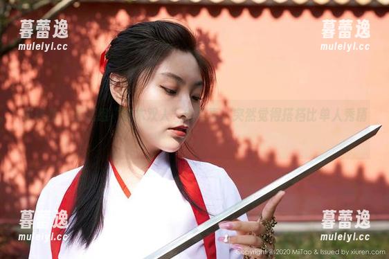 蜜桃社 - 看这组“铃木双人”的写真，突然觉得搭档比单人秀精彩。