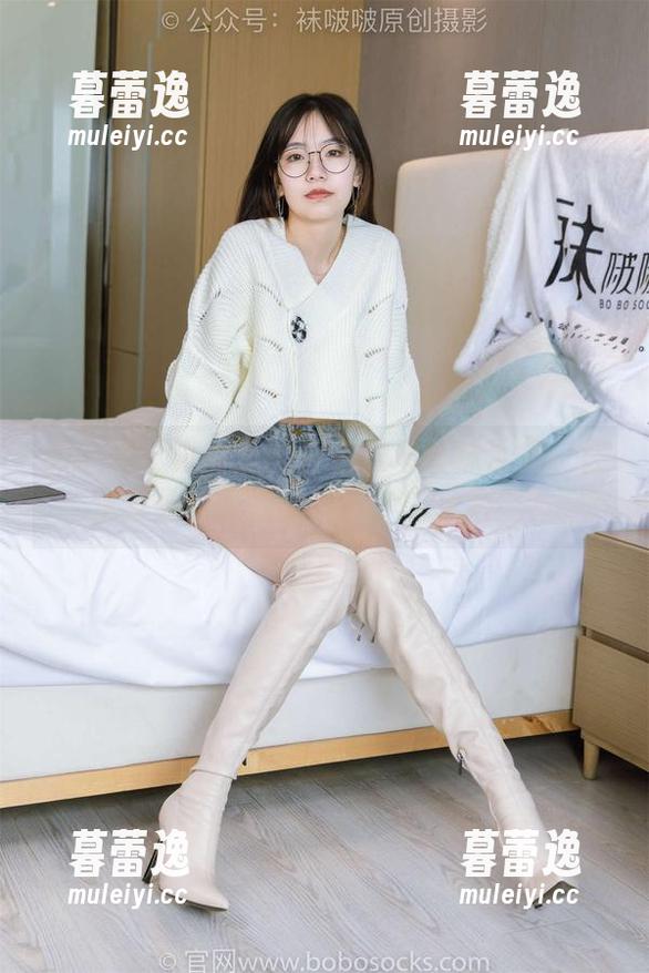 袜啵啵-小甜豆 袜啵啵 - 小甜豆的白色堆堆丝袜合集:在这身丝袜里我也成了个“大豆”!