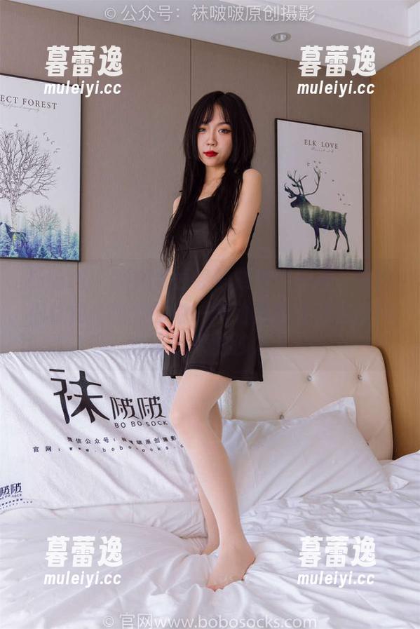 袜啵啵 - 看小甜豆穿再紧的瑜伽裤，也依旧优雅套图里的每一个动作好像都在无声抗议我家的沙发。