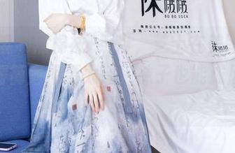 袜啵啵 – 黑棉袜+绑带，芝士在美图合集里玩得简直不要太溜，袜子也能成风景吗？