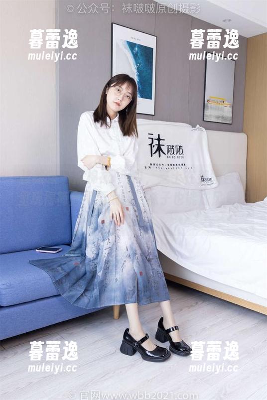 袜啵啵 - 黑棉袜+绑带，芝士在美图合集里玩得简直不要太溜，袜子也能成风景吗？