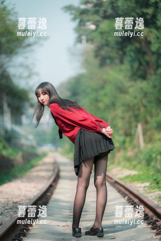 看西瓜少女这本JK学生服全集：我为啥有点动心，果然衣服很重要啊