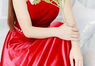 轰趴猫 – 原图里的曲曲妹妹：冷静但是在打转的姿态，真让人难以自拔。