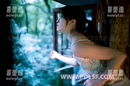 轰趴猫 - 打破办公千篇一律，最新陈雅漫写真带你找到一些不一样的灵感！