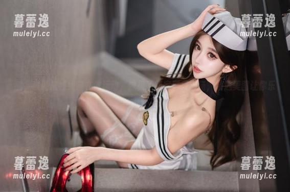 看，过期米线线喵在做运动，像极了我家那只懒猫，精选美图让你乐开怀！