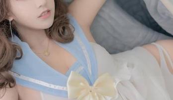 过期米线线喵的全套写真就像她喝的汽水一样，看了让人想畅快一场！