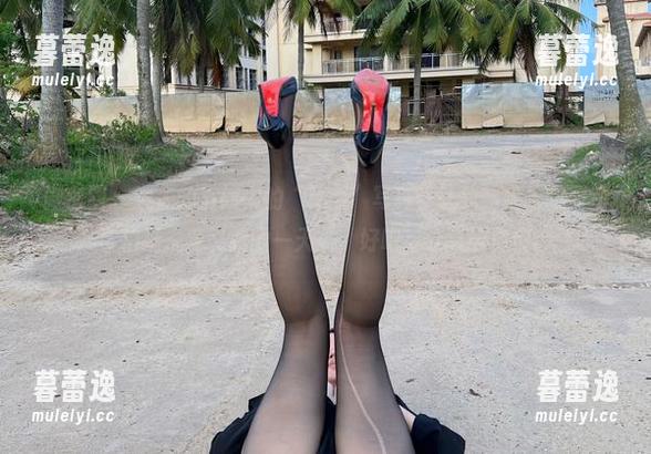 微密圈 - 迷人的五姨太的“秘书”写真，让我暗暗决定要动手拍摄一些“我的一天”，好吧，分享给你们。