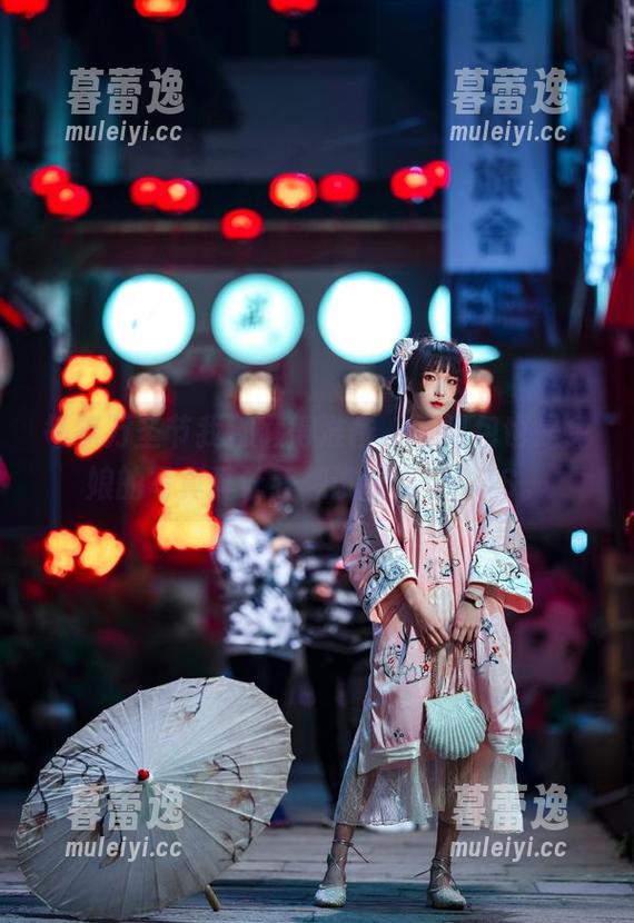 每年万圣节我都懒得准备，可阿包也是兔娘的写真真让我想试试这个COS。