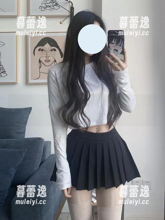 微密圈 - 短裙与陈佩奇的图库碰撞：分享这个绝妙组合，绝对让你乐开怀！