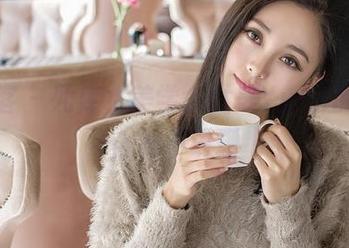 青豆客 – 死库水美学，尤美Yumi的私拍合集不讲理