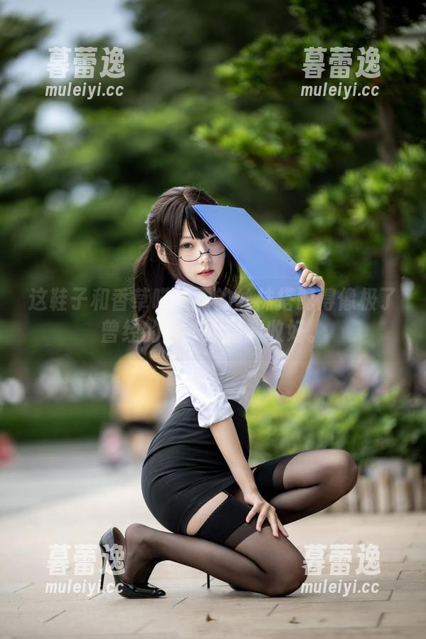 这鞋子和香草喵露露的丝袜搭配得像极了曾经的我，原图请收好。