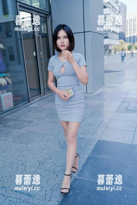 魔镜街拍 - OL界的黑丝天后：婷婷的日常工作图片合集，快来瞧瞧！