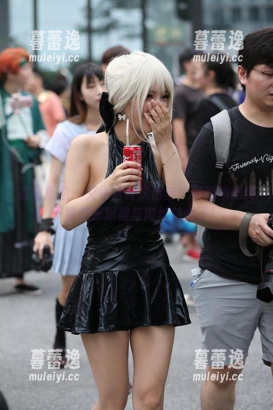 魔镜街拍 - 艾小青再次出击！最新图册终于要把超短裙与肉丝结合了！